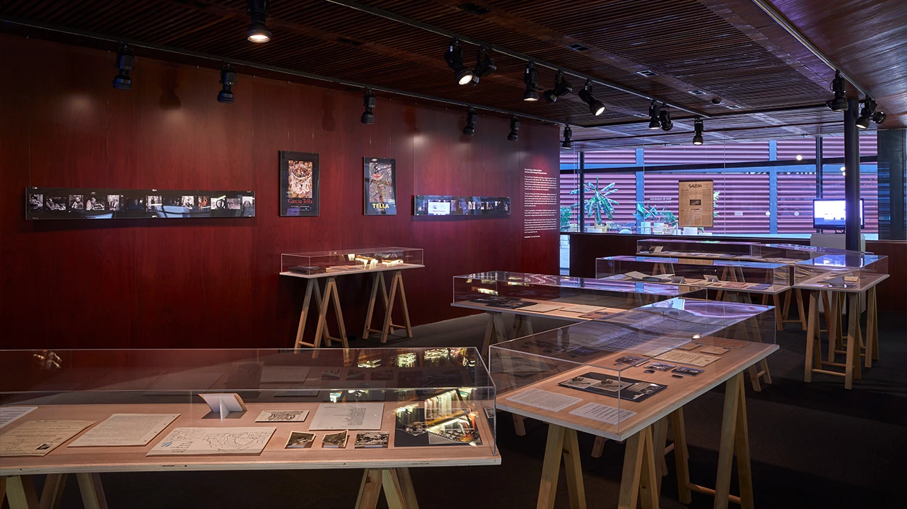 Vista de la exposición Texto e imagen, simbiosis perfecta. José García Tella a través de su archivo personal. Museo Reina Sofía, 2023