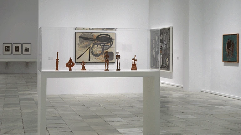 Vista de la exposición París pese a todo. Artistas extranjeros, 1944-1968, 2018