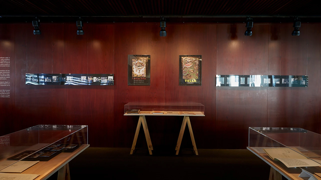 Vista de la exposición Texto e imagen, simbiosis perfecta. José García Tella a través de su archivo personal. Museo Reina Sofía, 2023