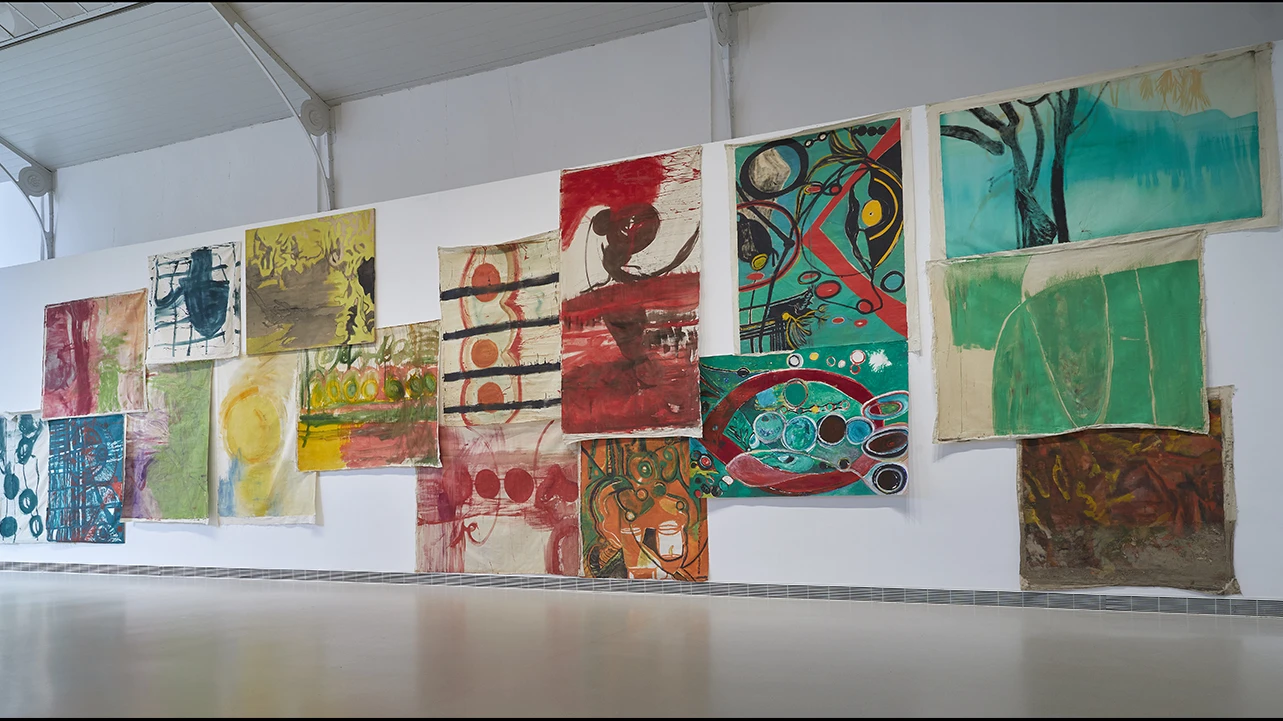 Vista de la exposición Vivian Suter, 2021