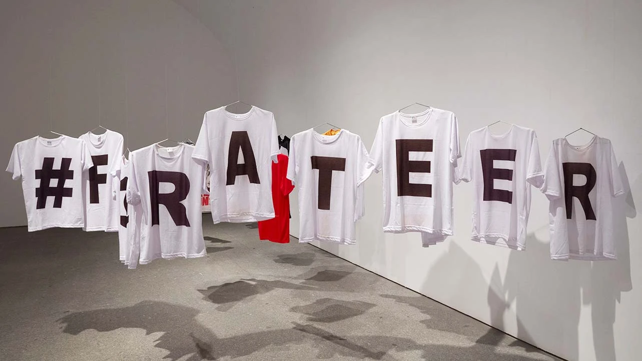 Vista de la exposición Giro gráfico. Como en el muro la hiedra, 2022