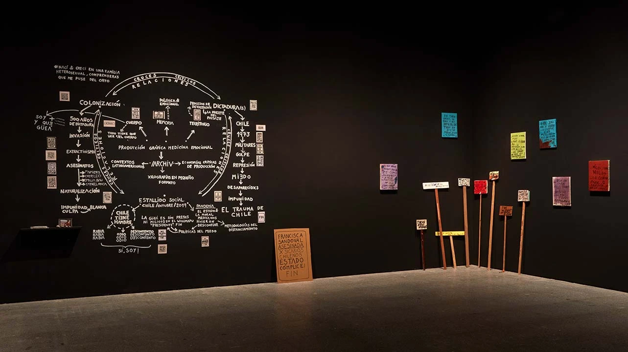 Vista de la exposición Giro gráfico. Como en el muro la hiedra, 2022