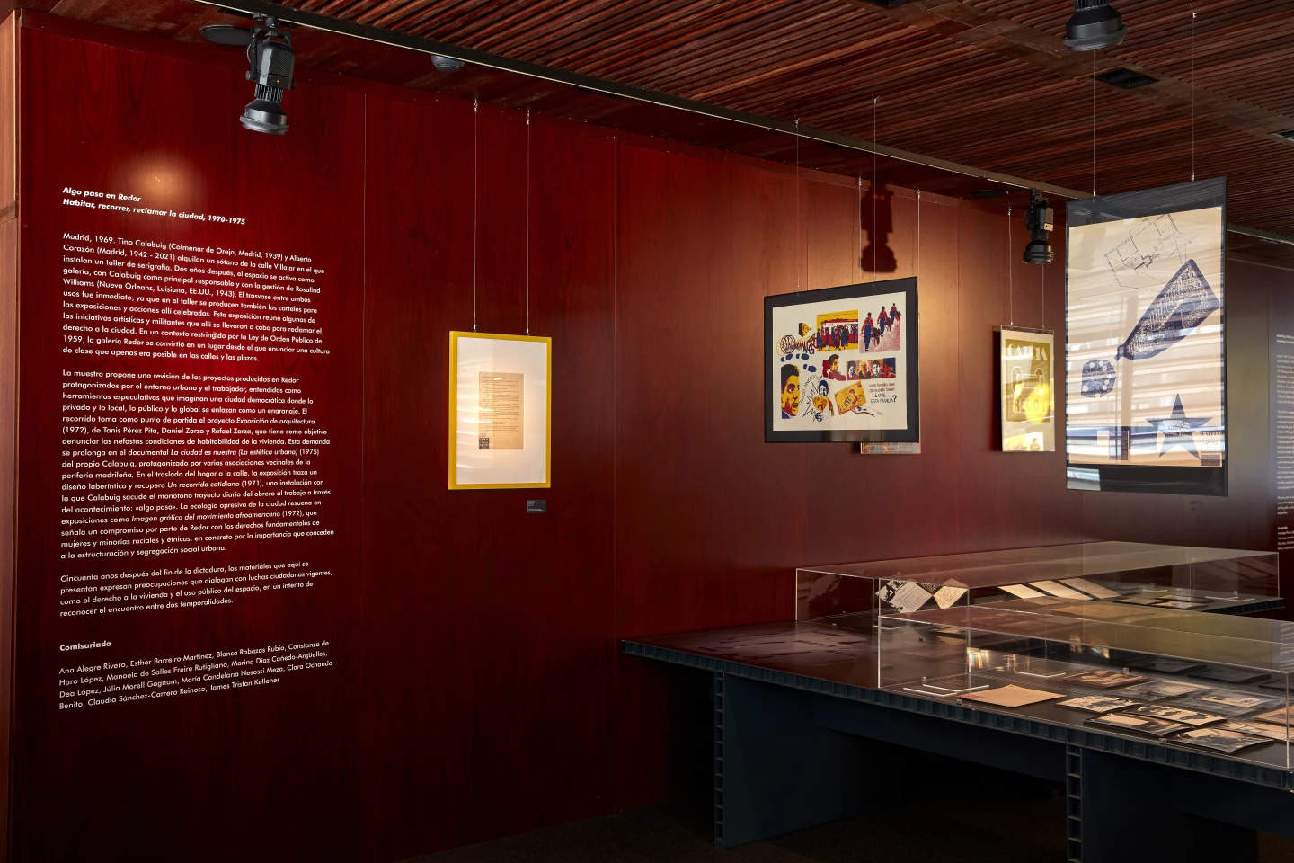 Vista de la exposición Algo pasa en Redor. Habitar, recorrer, reclamar la ciudad (1970-1975). Museo Reina Sofía, 2025