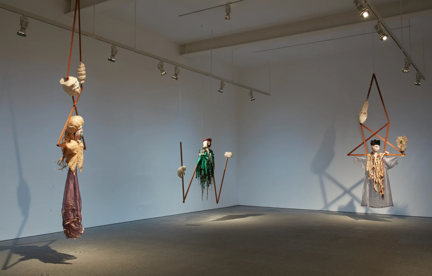 Vista de la exposición Naufus Ramírez-Figueroa. Espectros luminosos, 2025. Museo Reina Sofía