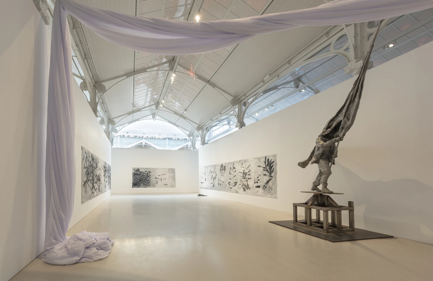 Vista de sala de la exposición Fernando Sánchez Castillo. La Perla Peregrina, Palacio de Velázquez, Museo Reina Sofía, 2026