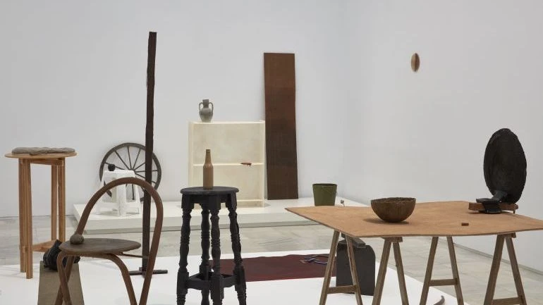 Vista de sala de la exposición ROSI AMOR de David Bestué