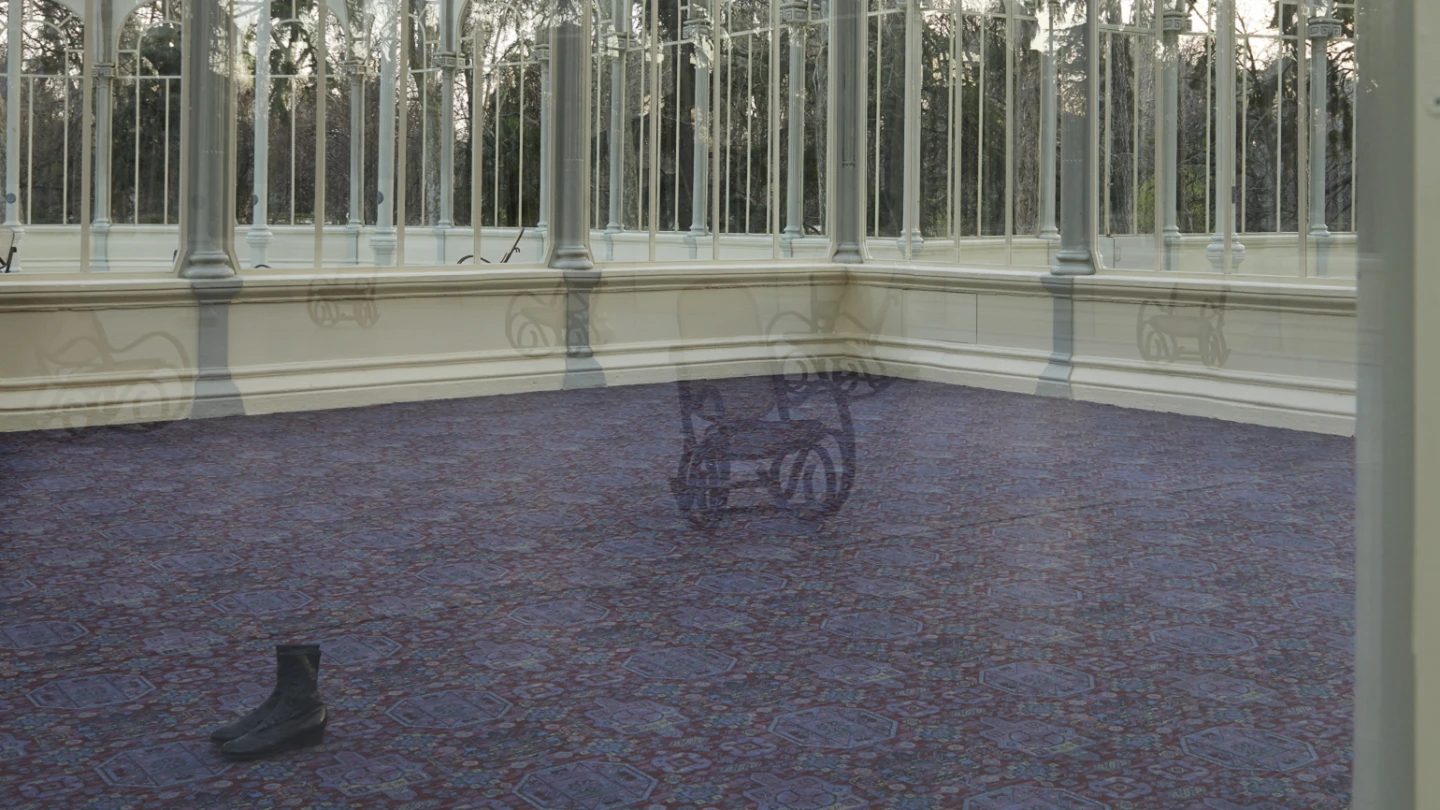 Vista de sala de la exposición Dominique Gonzalez-Foerster. SPLENDIDE HOTEL, 2014