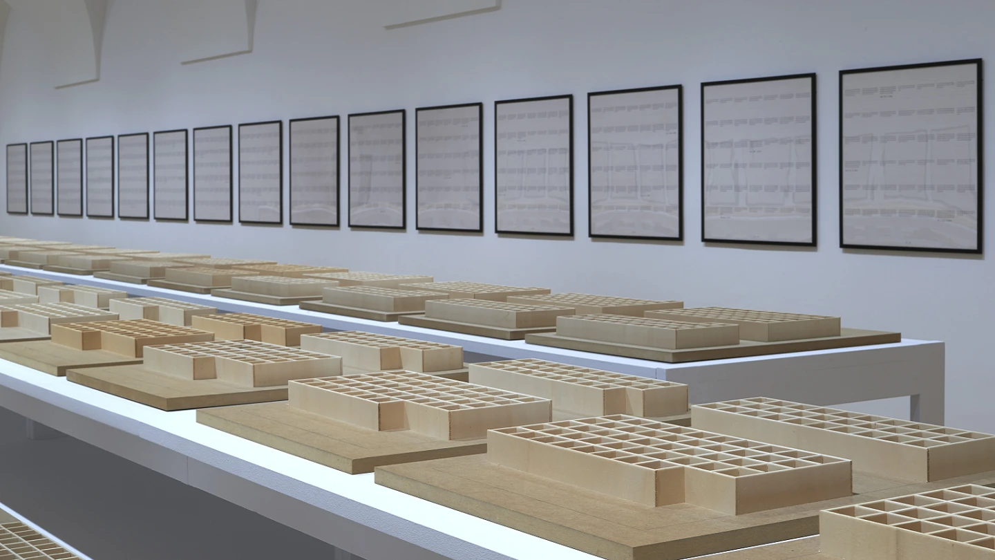 Vista de sala de la exposición El tiempo y las cosas. La casa-estudio de Hanne Darboven, 2014