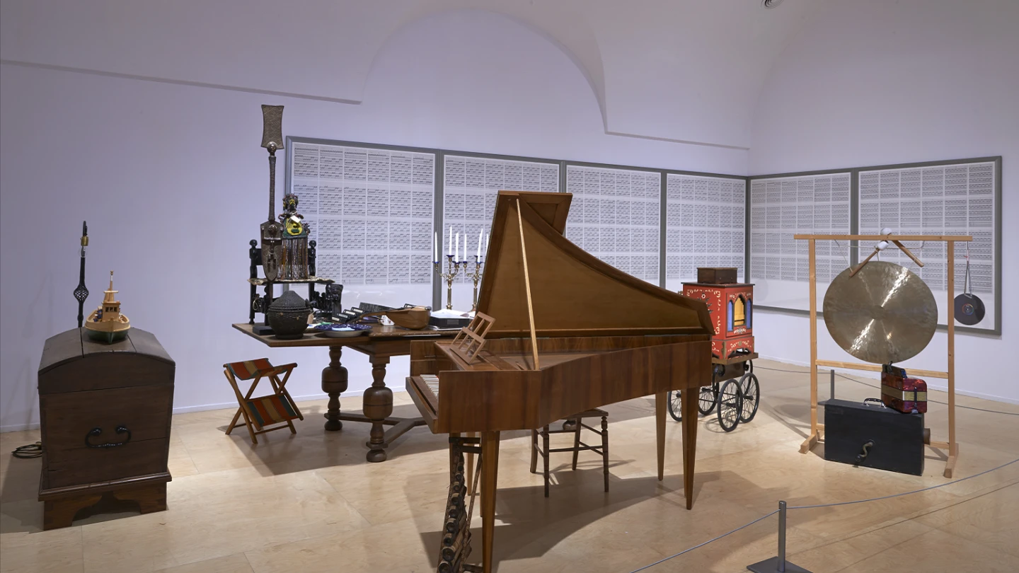 Vista de sala de la exposición El tiempo y las cosas. La casa-estudio de Hanne Darboven, 2014