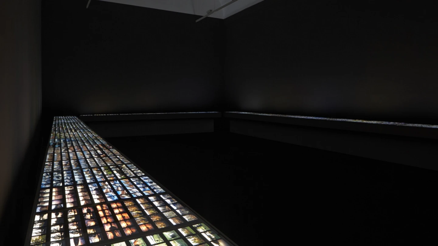 Vista de sala de la exposición Playgrounds. Reinventar la plaza, 2014
