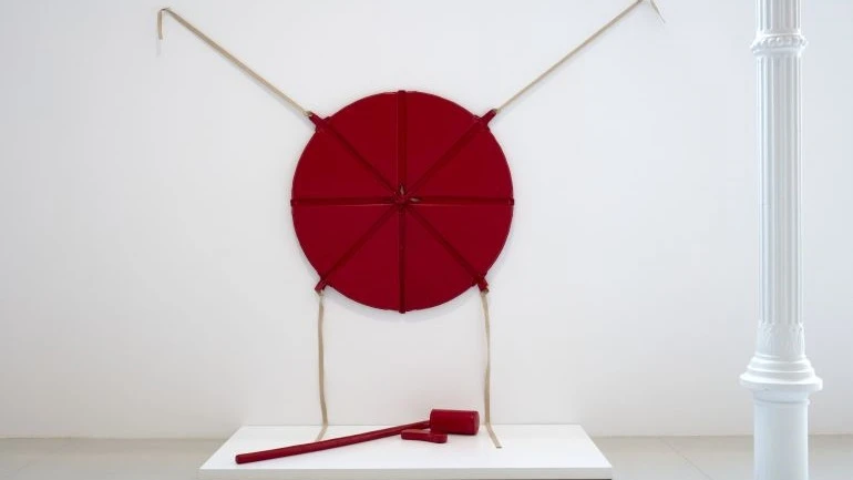 Vista de exposición: Franz Erhard Walther. Un lugar para el cuerpo, Palacio Velázquez, Madrid 2017