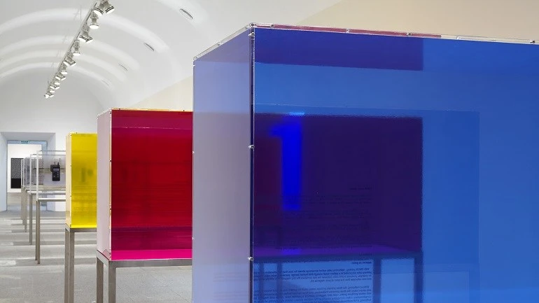 Vista de sala de la exposición Ignasi Aballí. sin principio / sin final, 2015