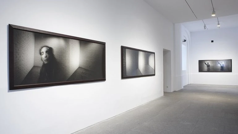 Vista de sala de la exposición. Alberto García-Alix. De donde no se vuelve, 2008