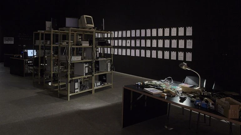 Vista de sala de la exposición. Daniel G. Andújar. Sistema operativo, 2015