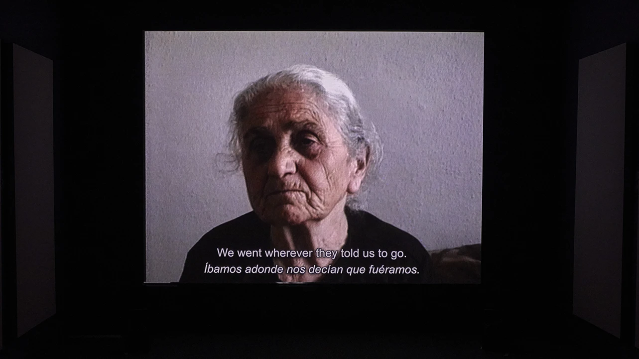 Vista de la exposición Angela Melitopoulos. Cine(so)matrix, 2023