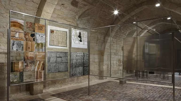 Vista de sala de la exposición. Ibon Aranberri. Gramática de meseta, 2010