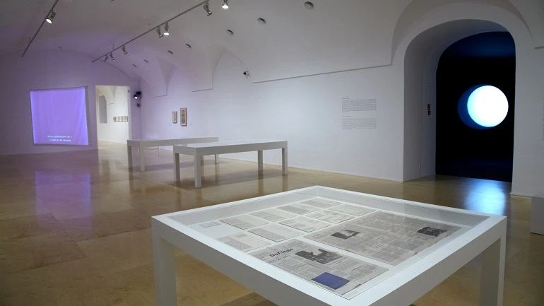 Vista de sala de la exposición. Espectros de Artaud. Lenguaje y arte en los años cincuenta, 2012