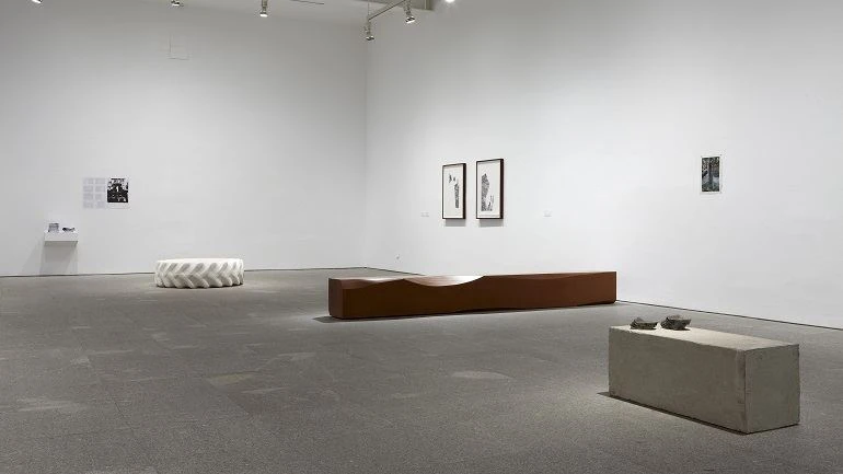 Vista de sala de la exposición. Asier Mendizabal, 2011