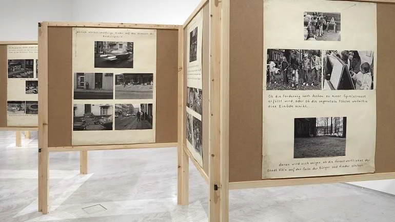 Vista de sala de la exposición Aún no. Sobre la reinvención del documental y la crítica de la modernidad, 2015
