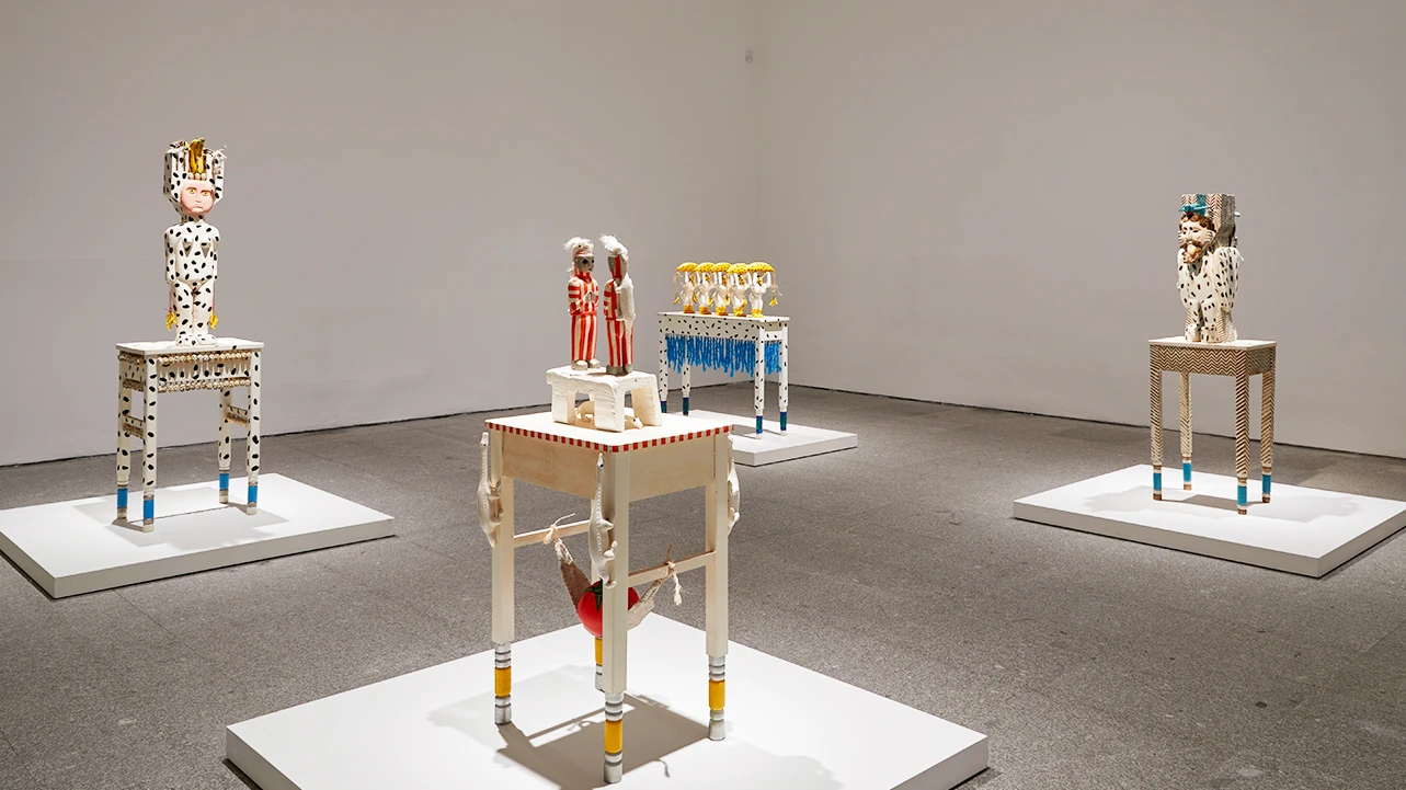 Vista de la exposición Margarita Azurdia. Margarita Rita Rica Dinamita, 2022