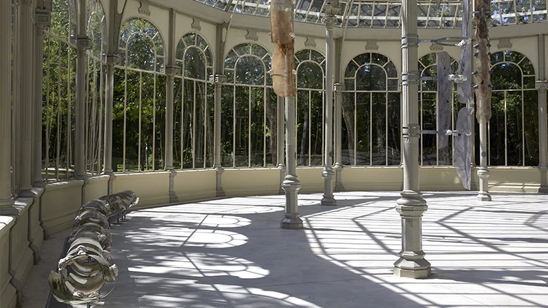 Vista de la exposición Nairy Baghramian. Breathing Spell (Un respiro), Palacio de Cristal