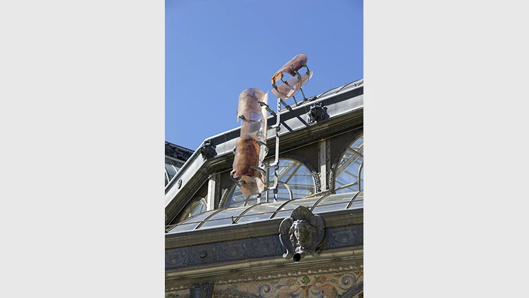 Vista de la exposición Nairy Baghramian. Breathing Spell (Un respiro), Palacio de Cristal