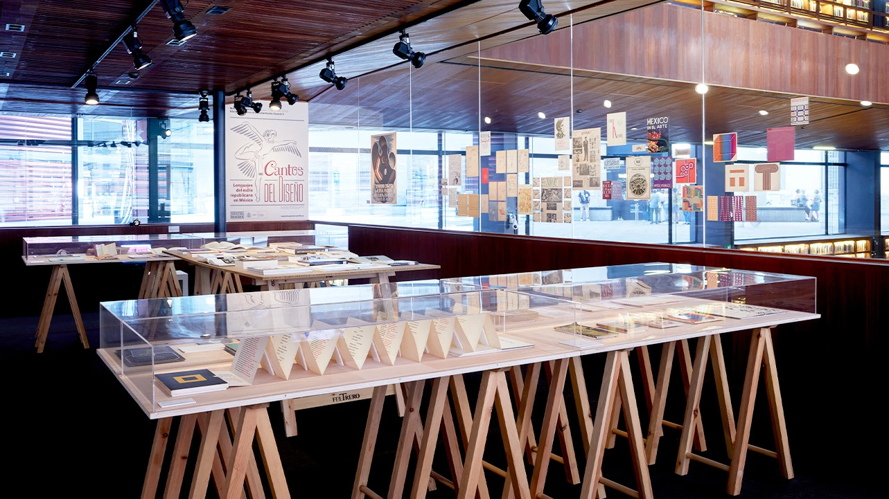 Vista de la exposición Cantos del diseño. Lenguajes del exilio republicano en México, 2023