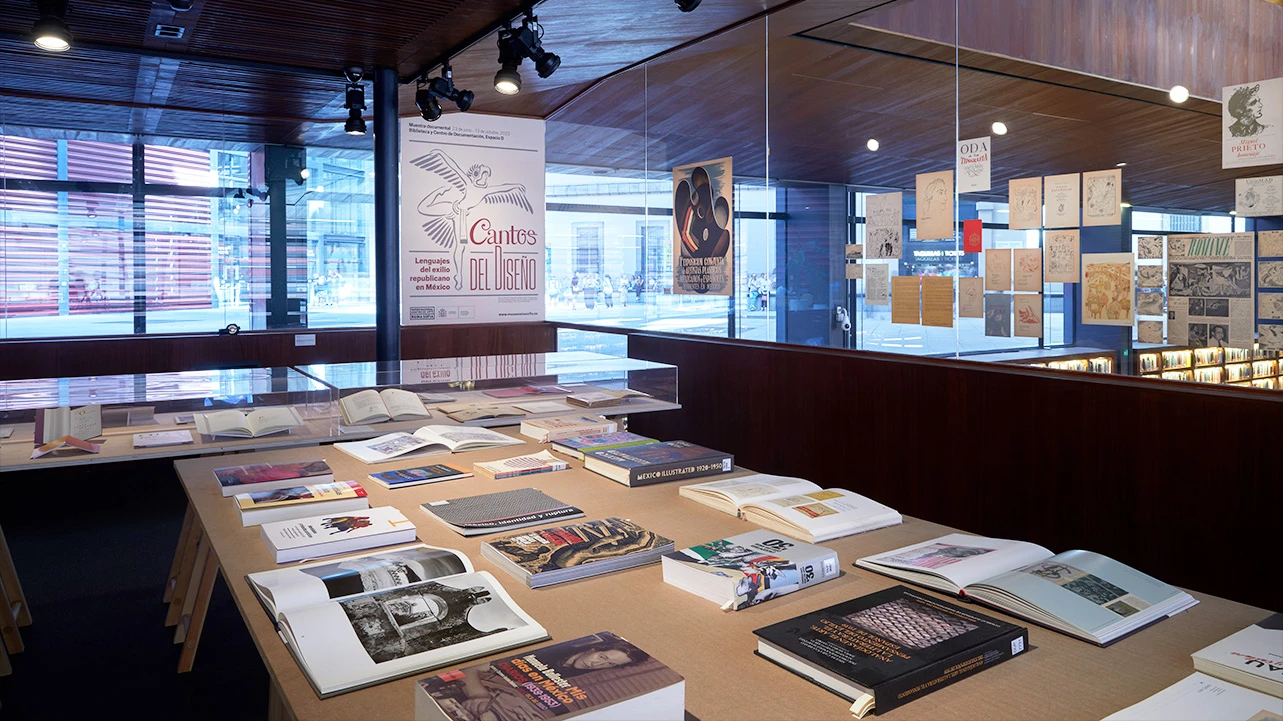 Vista de la exposición Cantos del diseño. Lenguajes del exilio republicano en México, 2023