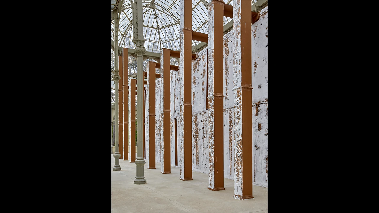 Vista de la exposición Carlos Bunga. Contra la extravagancia del deseo, 2022