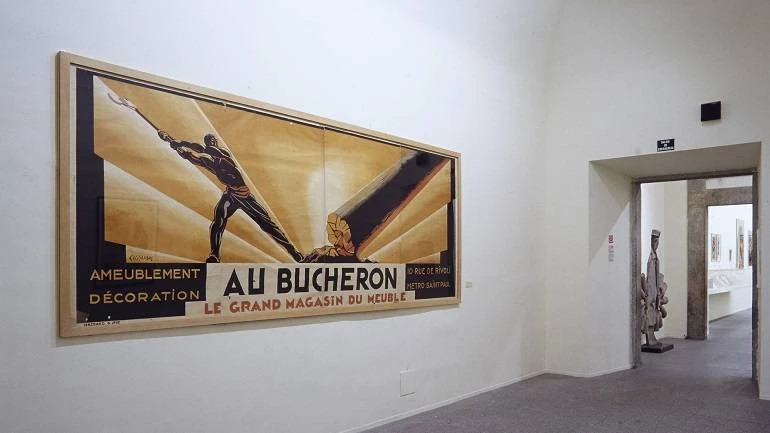 Vista de sala de la exposición. El espectáculo está en la calle. El cartel moderno francés: Colin, Carlu, Loupot, Cassandre, 2001