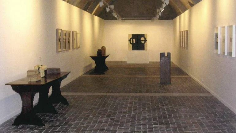 Vista de sala de la exposición. Eduardo Chillida. Cántico espiritual, 2005