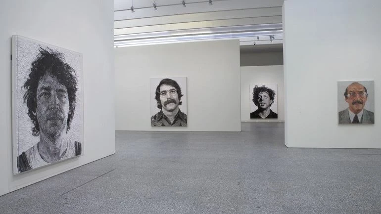 Vista de sala de la exposición. Chuk Close. Pinturas: 1968-2006, 2007