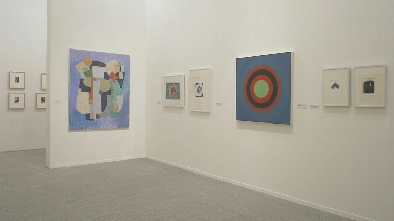 Vista de sala de la exposición. Black Mountain College. Una aventura americana, 2002