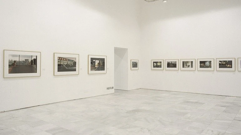 Vista de sala de la exposición. Philip-Lorca diCorcia. Hustler/ Streetwork, 1997