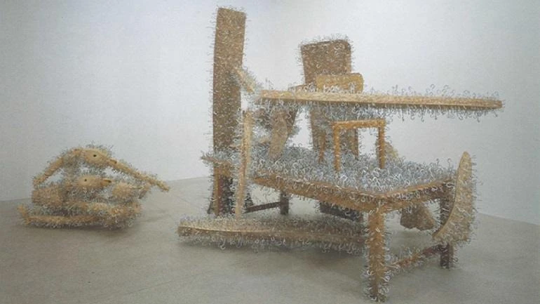 Vista de sala de la exposición. Tony Cragg, 1995