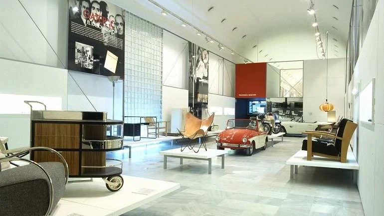 Vista de sala de la exposición. Diseño industrial en España, 1998