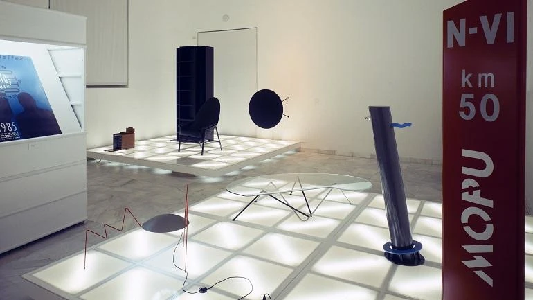 Vista de sala de la exposición Diseño en España, 1987