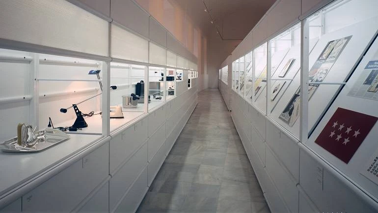 Vista de sala de la exposición Diseño en España, 1987
