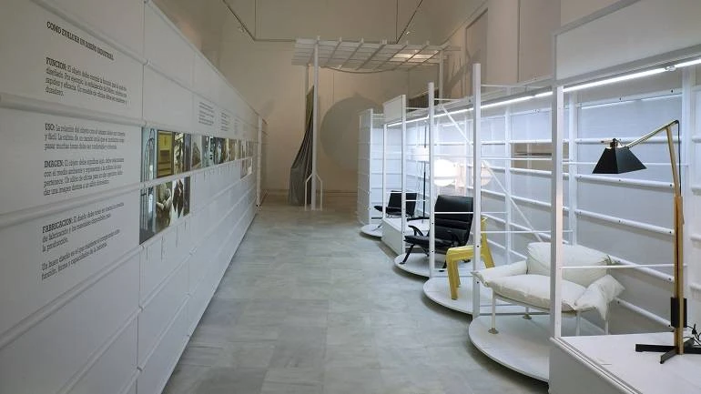 Vista de sala de la exposición Diseño en España, 1987