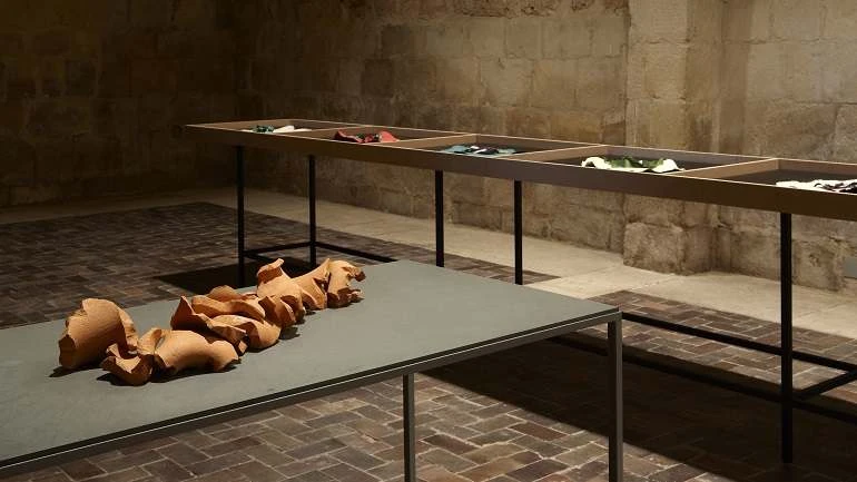 Vista de sala de la exposición. Lili Dujourie. La naturaleza es sabia, 2011