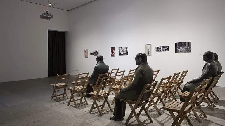 Vista de sala de la exposición. Encuentros de Pamplona 1972: Fin de fiesta del arte experimental, 2009