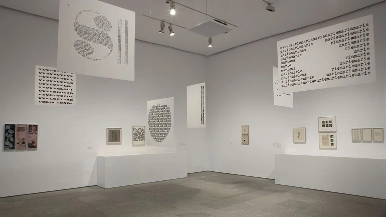 Vista de sala de la exposición. Encuentros de Pamplona 1972: Fin de fiesta del arte experimental, 2009