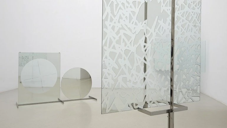 Vista de sala de la exposición Luciano Fabro, 2014