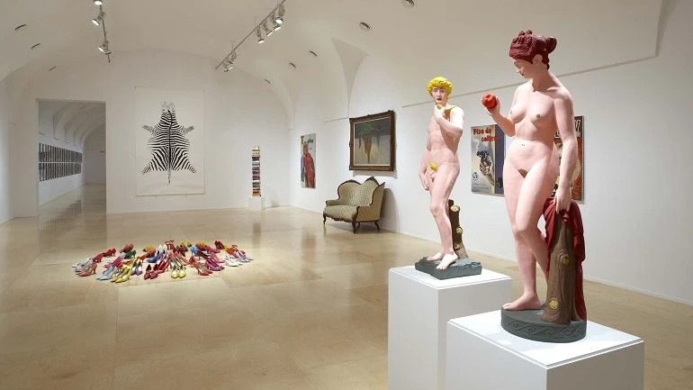 Vista de sala de la exposición. Hans-Peter Feldmann. “Una exposición de Arte”, 2010
