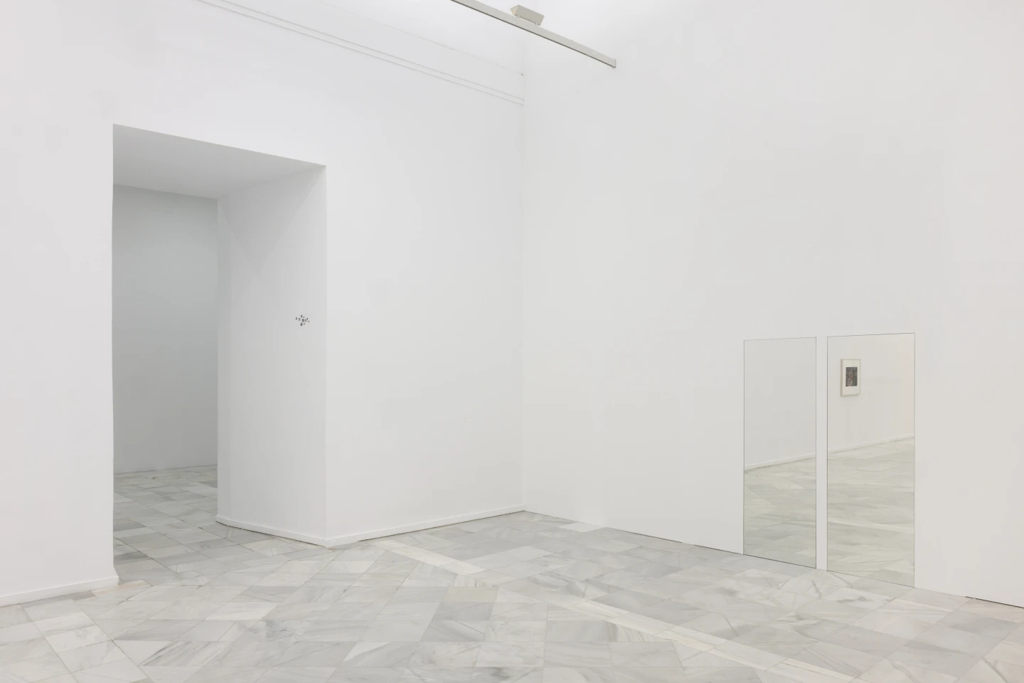 Vista de la exposición Felix Gonzalez-Torres. Dulce venganza, 2026. Museo Reina Sofía