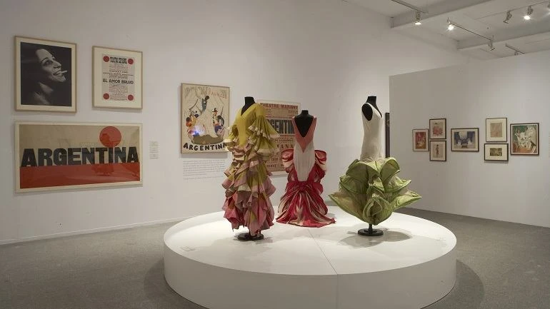 Vista de sala de la exposición. La noche española. Flamenco, vanguardia y cultura popular 1865-1936, 2007