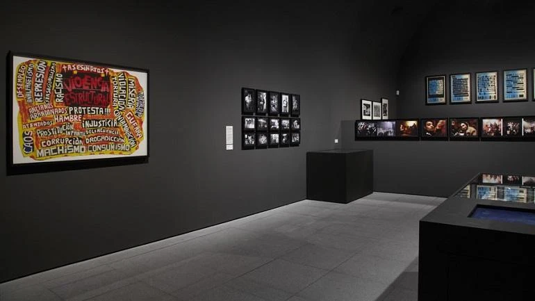 Vista de sala de la exposición. Perder la forma humana, 2012 