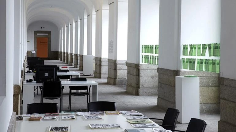 Vista de sala de la exposición. Perder la forma humana, 2012 