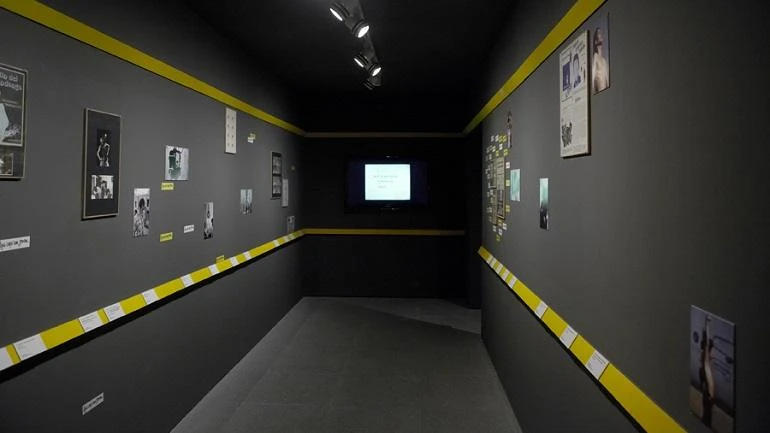 Vista de sala de la exposición. Perder la forma humana, 2012 