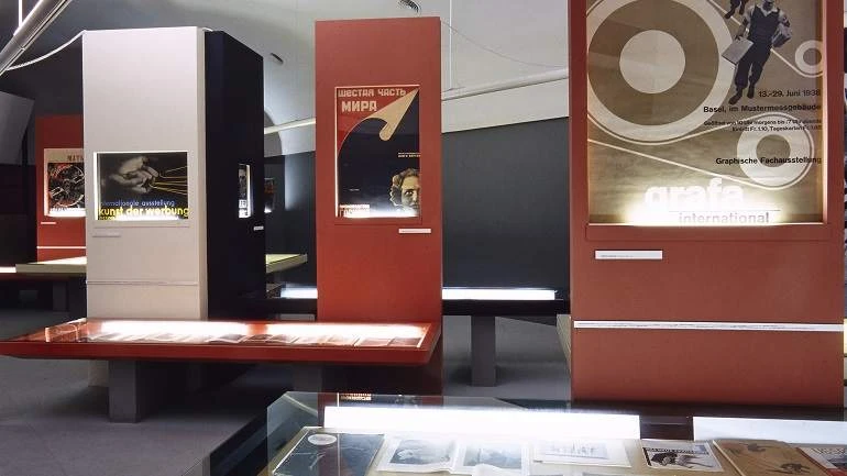 Vista de sala de la exposición. Fotografía pública / Photography in Print 1919-1939, 1999